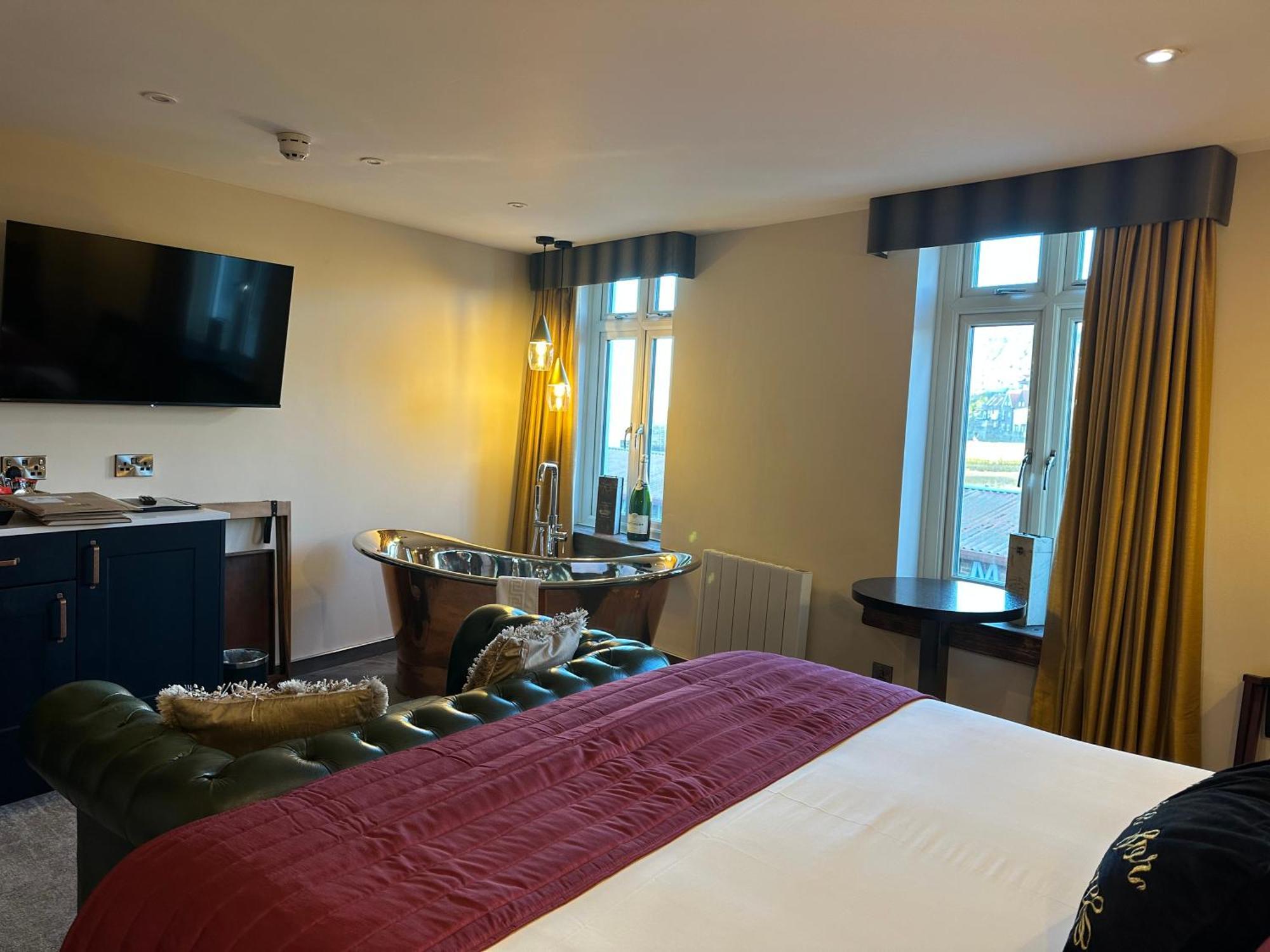 Harrys Lounge 4*